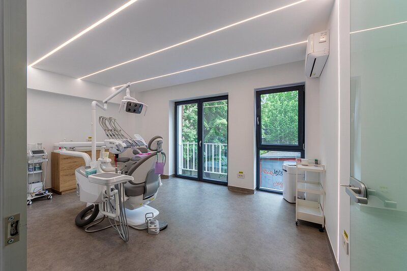 Timpuri Noi, 14 mp, nou, pretabil salon, frizerie, stomatologie (avizat)